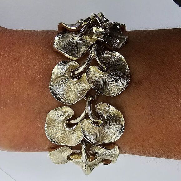 Vtg Lisner Bracelet Silver Tone Gingko Leaf Lily Pad Textured Disc Chunky 60s - Picture 10 of 11
